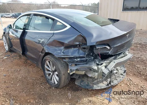 2018 Tesla Model 3 Long Range/Performance z USA, uszkodzony, nr VIN 5YJ3E1EB2JF121338